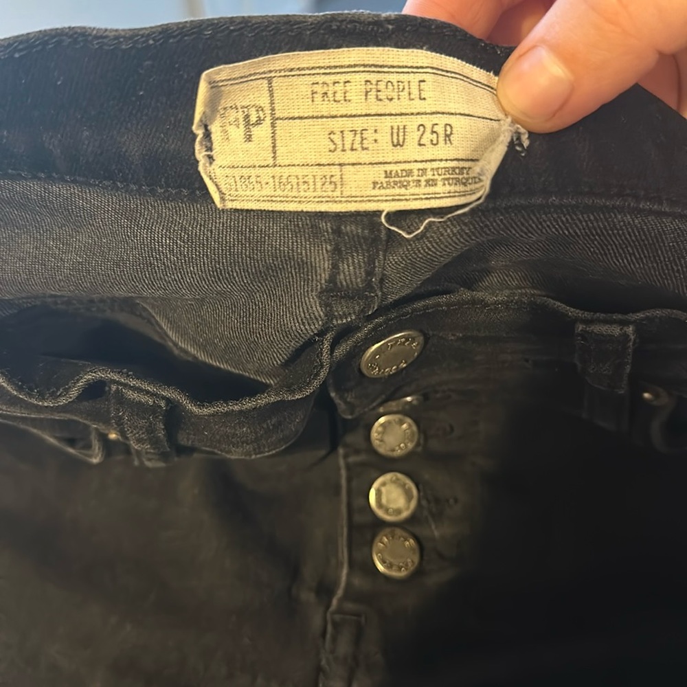FREEPEOPLE black raw hem skinny jeans - Picture 4 of 6